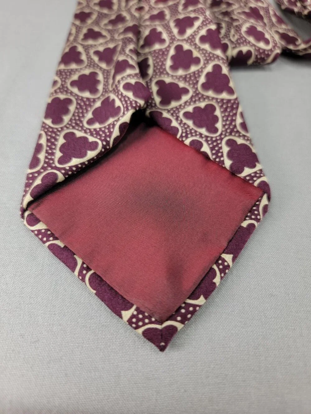 Giorgio Armani Cravatte Silk Necktie Tie Mens Maroon Beige Geometric Medallion